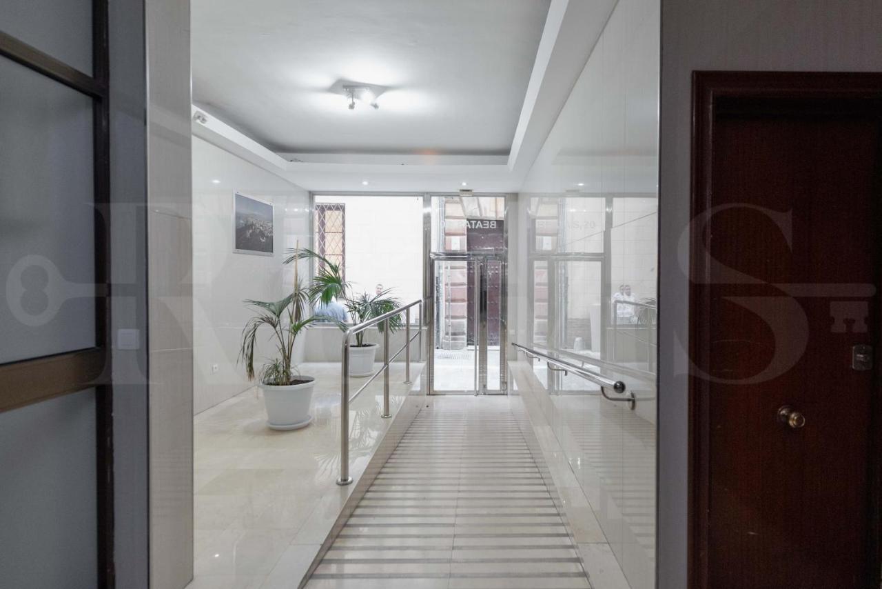 Cosy Flat With Private Balcony - Historic Center By Rems Lägenhet Málaga Exteriör bild