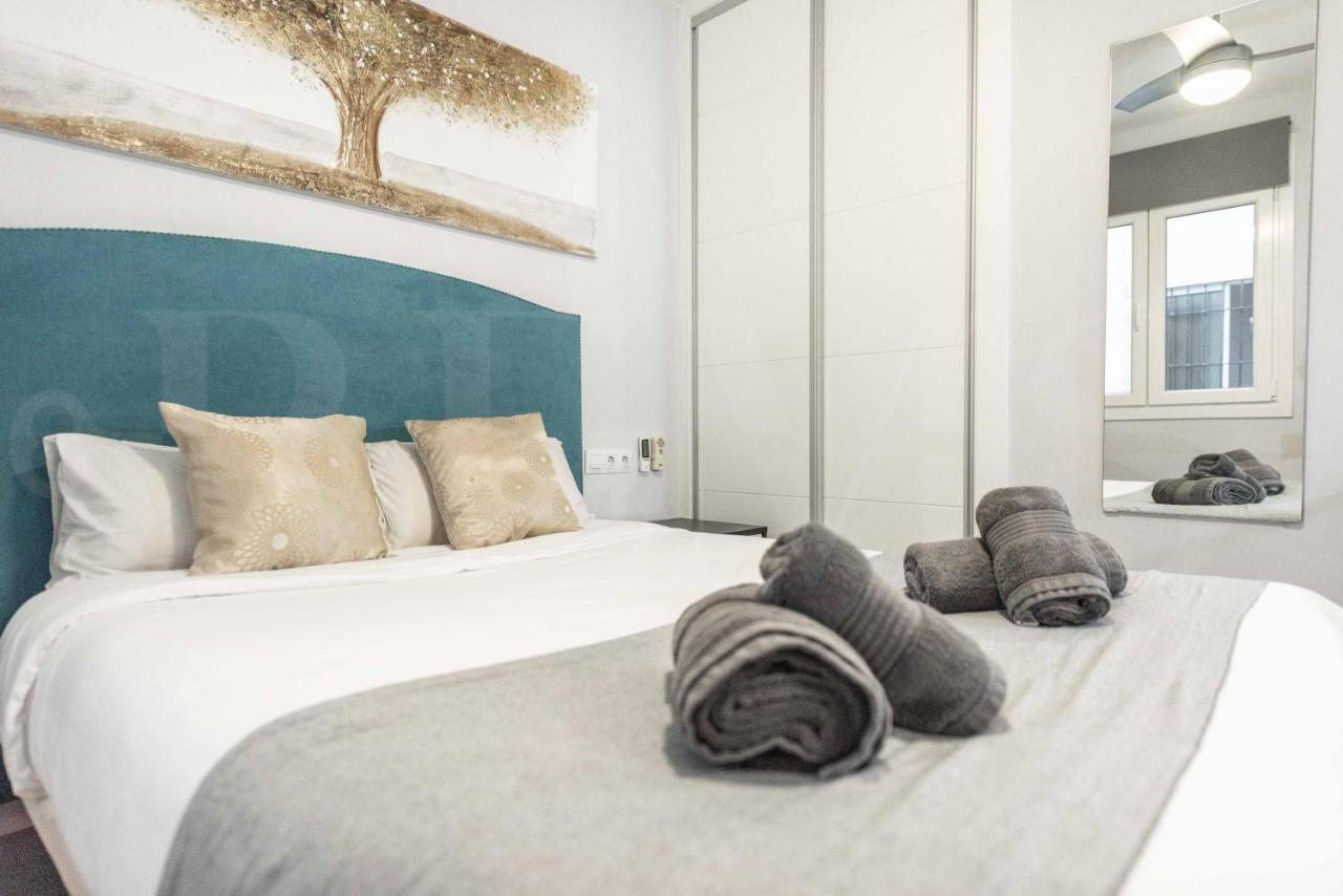 Cosy Flat With Private Balcony - Historic Center By Rems Lägenhet Málaga Exteriör bild
