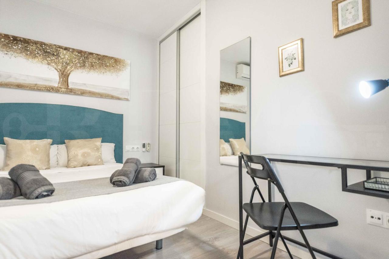 Cosy Flat With Private Balcony - Historic Center By Rems Lägenhet Málaga Exteriör bild