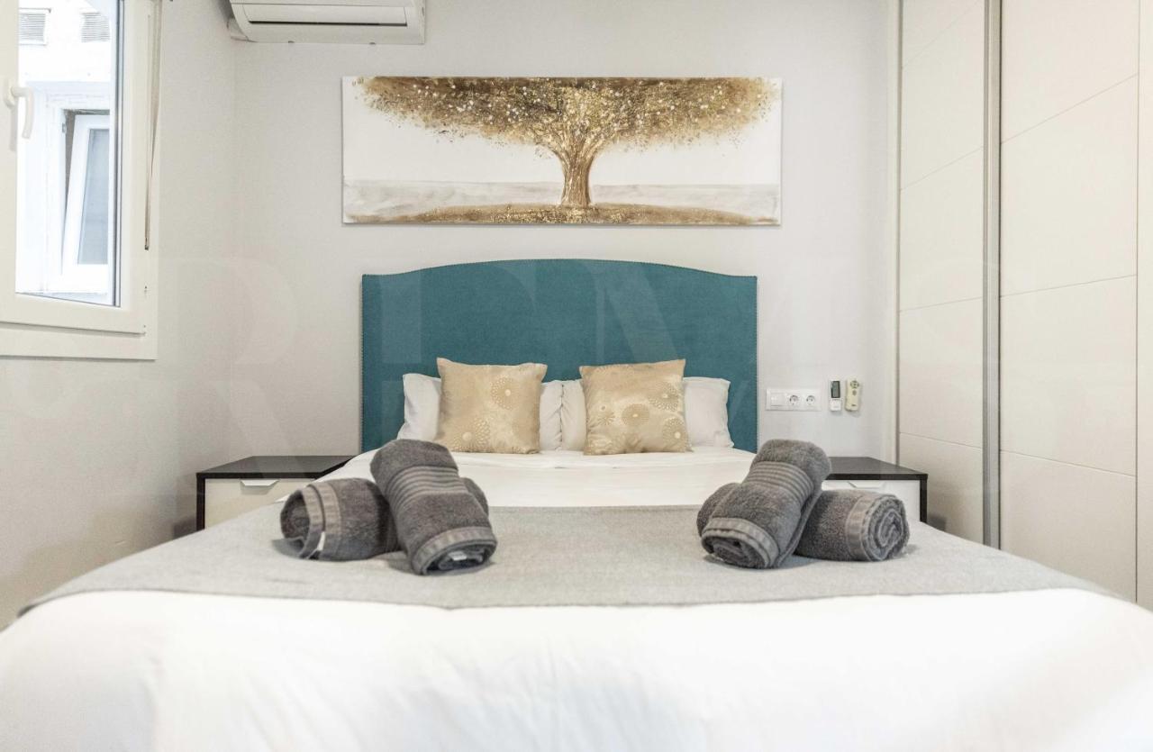 Cosy Flat With Private Balcony - Historic Center By Rems Lägenhet Málaga Exteriör bild